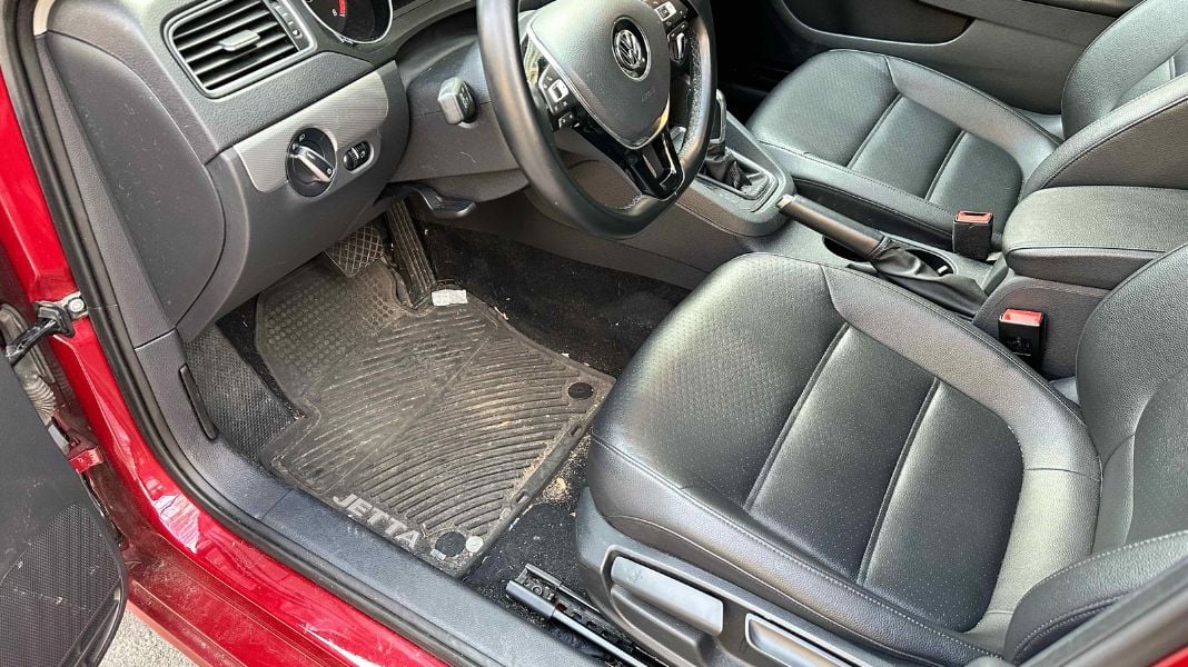 Volkswagen Jetta front seats before detail